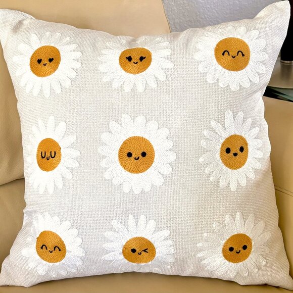 2 Sizes Happy Smiley Daisies Flowers Embroidered Throw Pillow Cushion Cover New - Picture 6 of 6